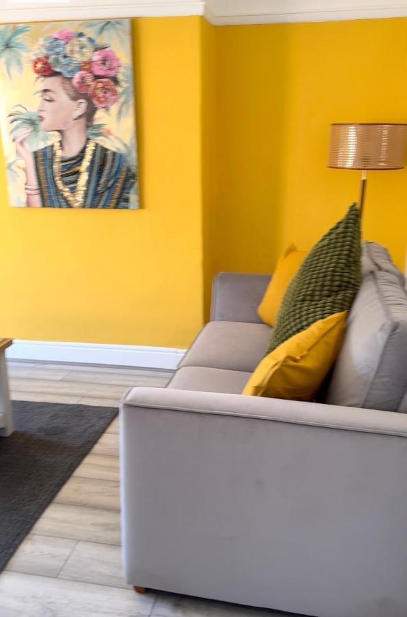 Special Rate For Bookings More Than 7 Nights, Warm Spacious Contractor House Near Liverpool City Centre Sleeps 8 Kitchen & Dining Room, Washing Machine Экстерьер фото