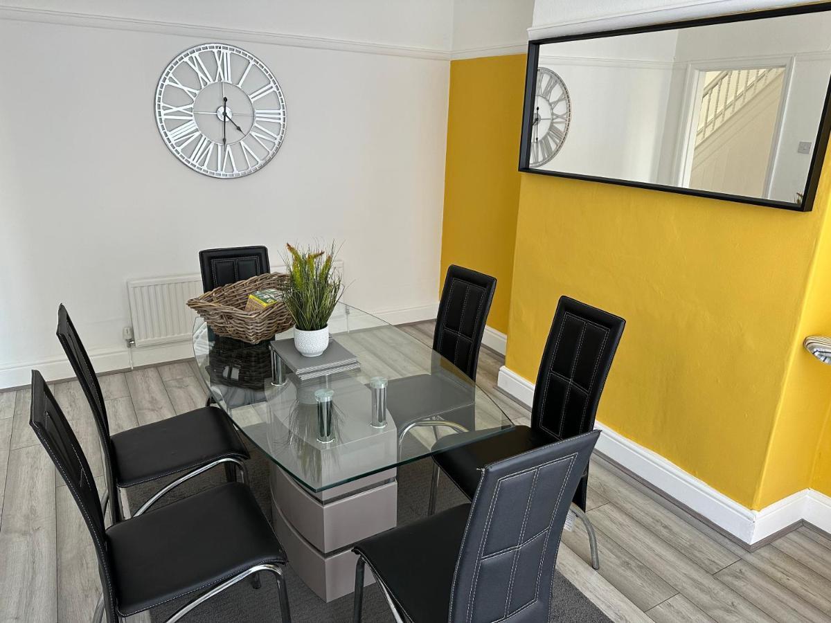 Special Rate For Bookings More Than 7 Nights, Warm Spacious Contractor House Near Liverpool City Centre Sleeps 8 Kitchen & Dining Room, Washing Machine Экстерьер фото