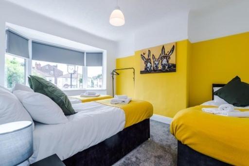 Special Rate For Bookings More Than 7 Nights, Warm Spacious Contractor House Near Liverpool City Centre Sleeps 8 Kitchen & Dining Room, Washing Machine Экстерьер фото