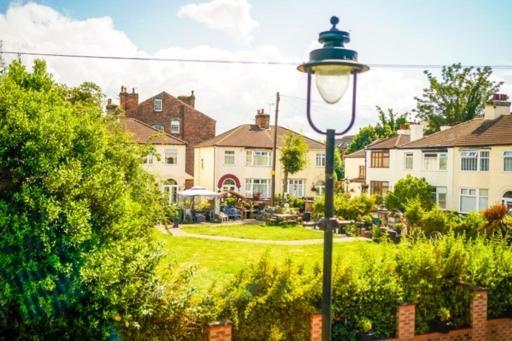 Special Rate For Bookings More Than 7 Nights, Warm Spacious Contractor House Near Liverpool City Centre Sleeps 8 Kitchen & Dining Room, Washing Machine Экстерьер фото